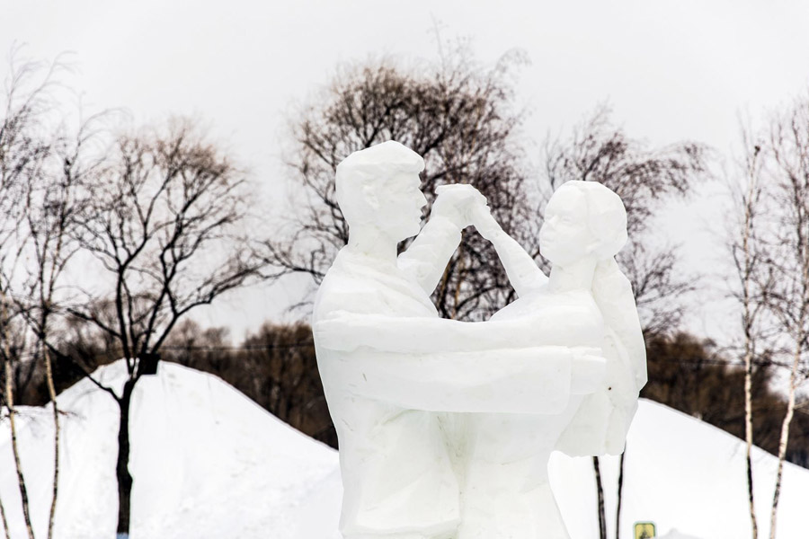 Galeria: esculturas de neve em homenagem a histórias de amor