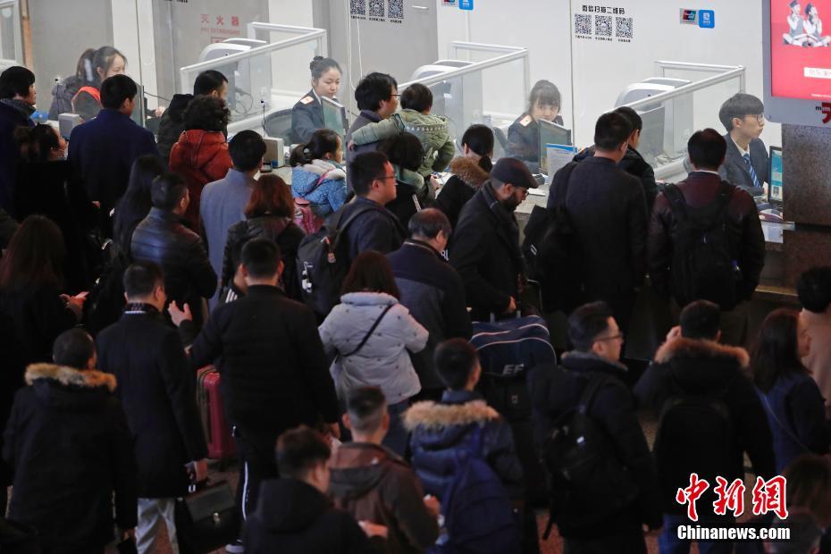 Tempestade de neve restringe circulação ferroviária em Shanghai e área circundante