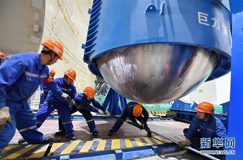 Recipiente de pressão do reator do projeto nuclear “Hualong 1” instalado em Fujian