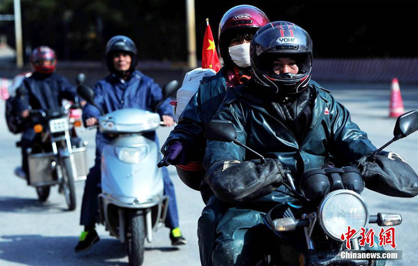 Ano Novo Chinês: Chineses regressam a casa de motocicleta