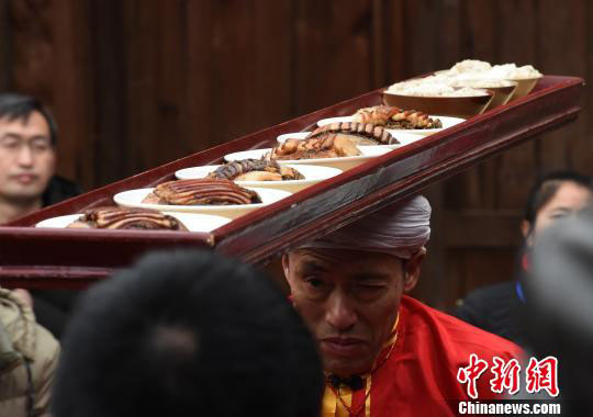 “Banquete de mil metros” realizado no sudoeste da China para celebrar o Festival da Primavera