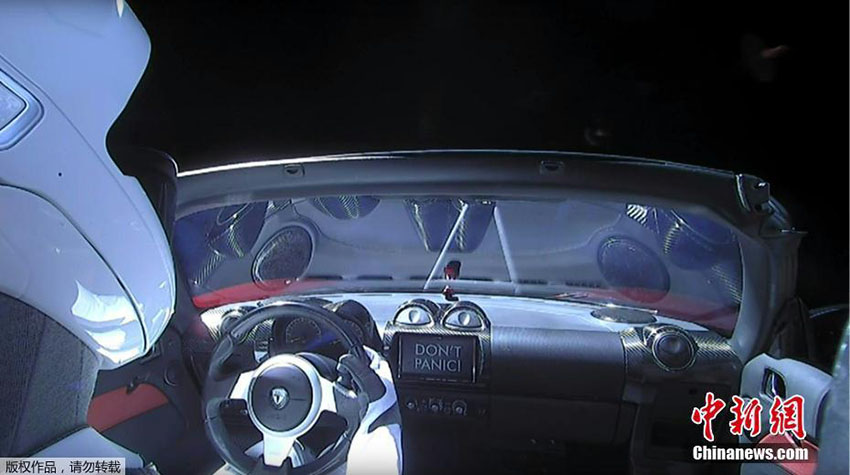 SpaceX lança com sucesso foguete Falcon Heavy