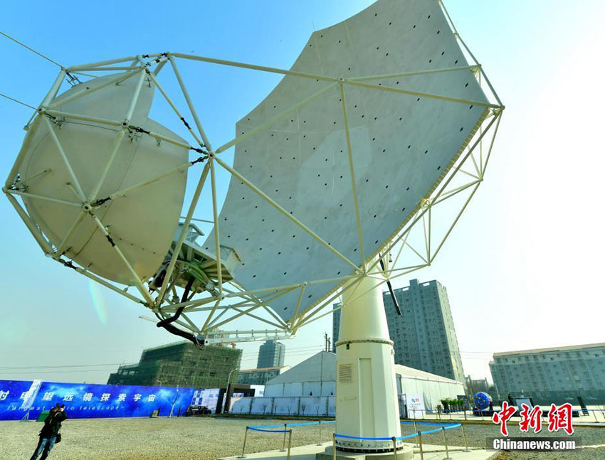 Protótipo de antena parabólica de super-telescópio SKA é montado na China