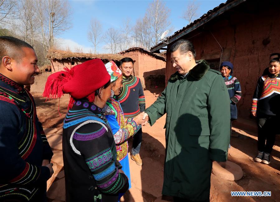 Xi Jinping visita aldeãos étnicos pobres no sudoeste da China