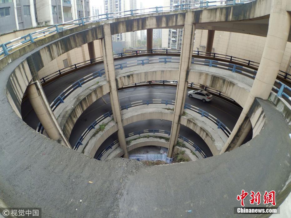 Galeria: Rua em espiral em Chongqing