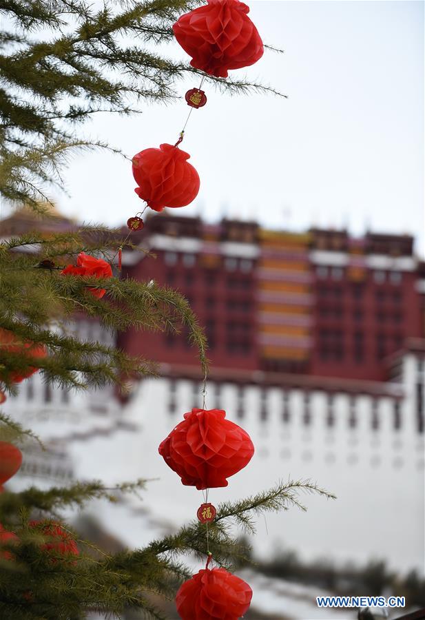 Galeria: Palácio de Potala decorado para Festival da Primavera e Ano Novo Tibetano