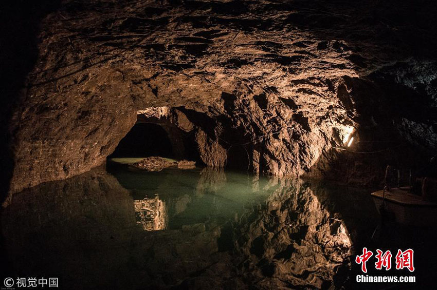 Galeria: Maior lago subterrâneo da Europa