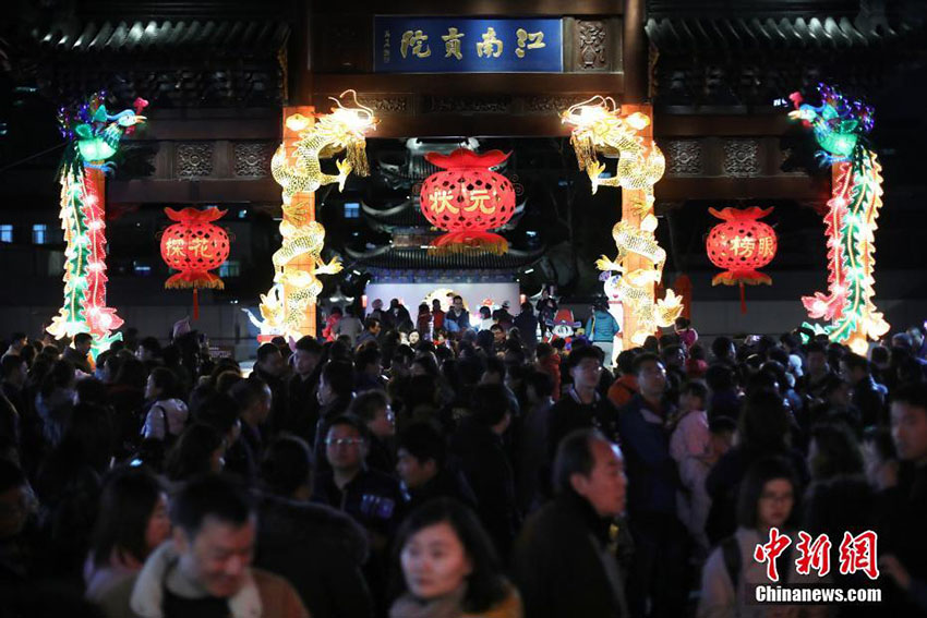 Festival de lanternas em Nanjing atrai turistas