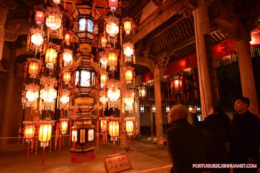 Feiras de lanternas celebram Ano Novo Lunar Chinês