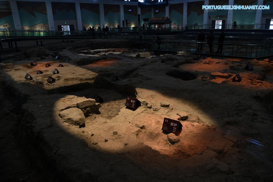 Exposição no templo Qingliang do museu do Forno Ru em Henan