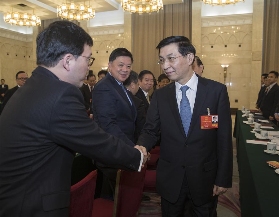 Premiê chinês enfatiza reforma, abertura e bem-estar do povo