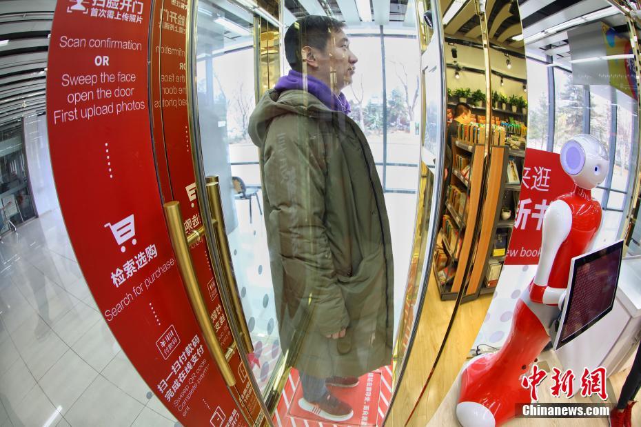 Primeira livraria ‘self service’ sem funcionários de Beijing é um sucesso