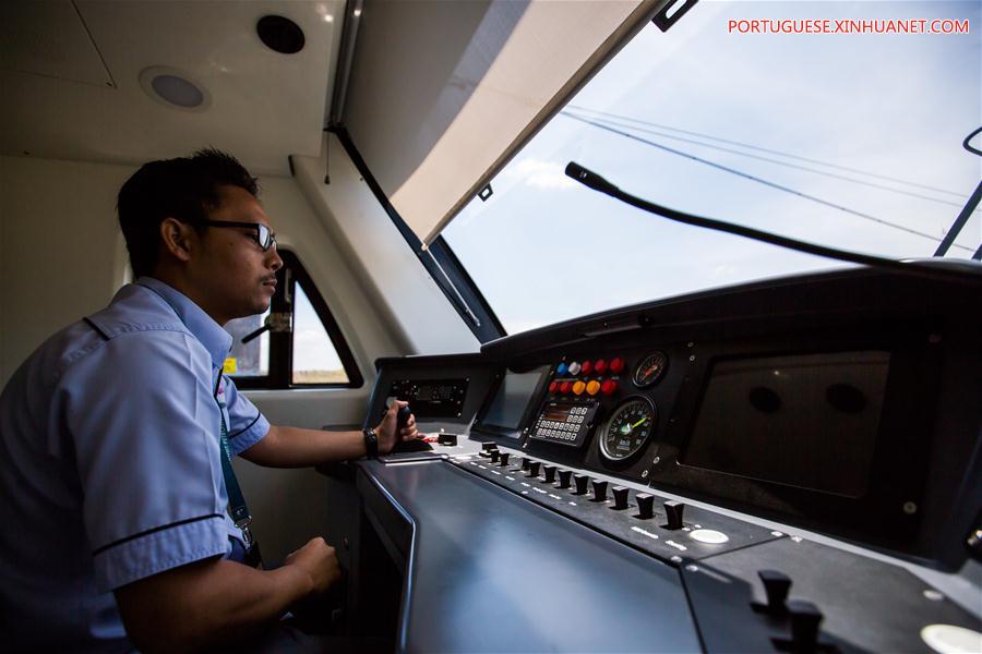 Trens de fabricação chinesa entregues ao serviço de ligação ferroviária de aeroporto na Malásia