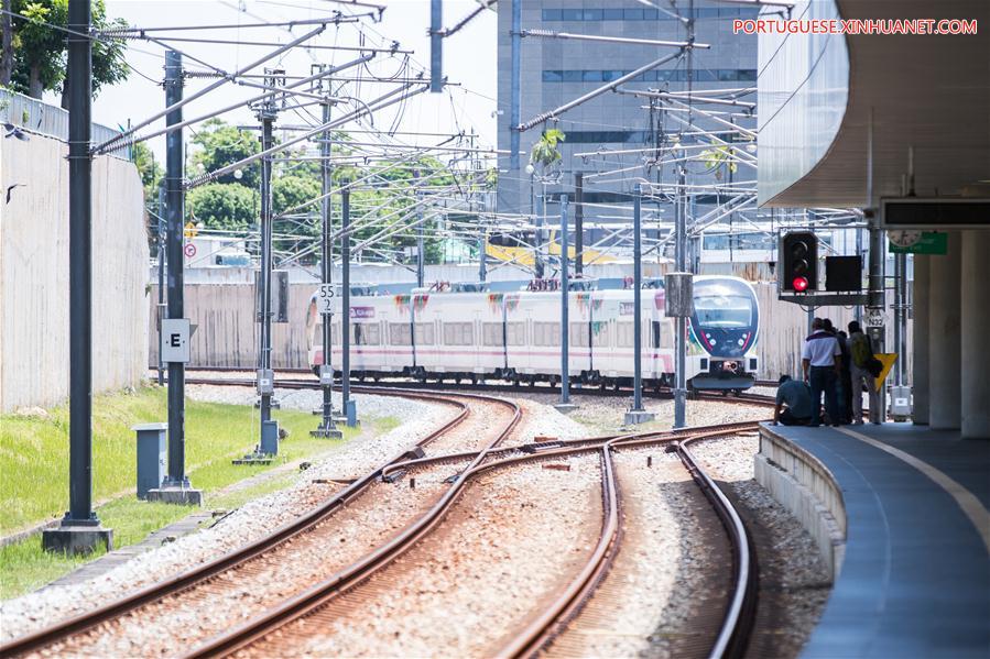 Trens de fabricação chinesa entregues ao serviço de ligação ferroviária de aeroporto na Malásia