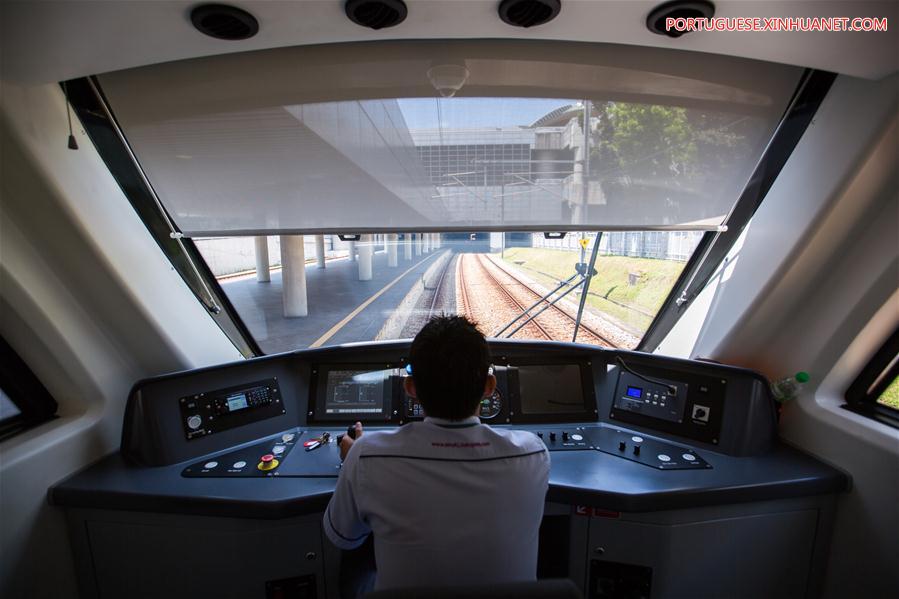 Trens de fabricação chinesa entregues ao serviço de ligação ferroviária de aeroporto na Malásia