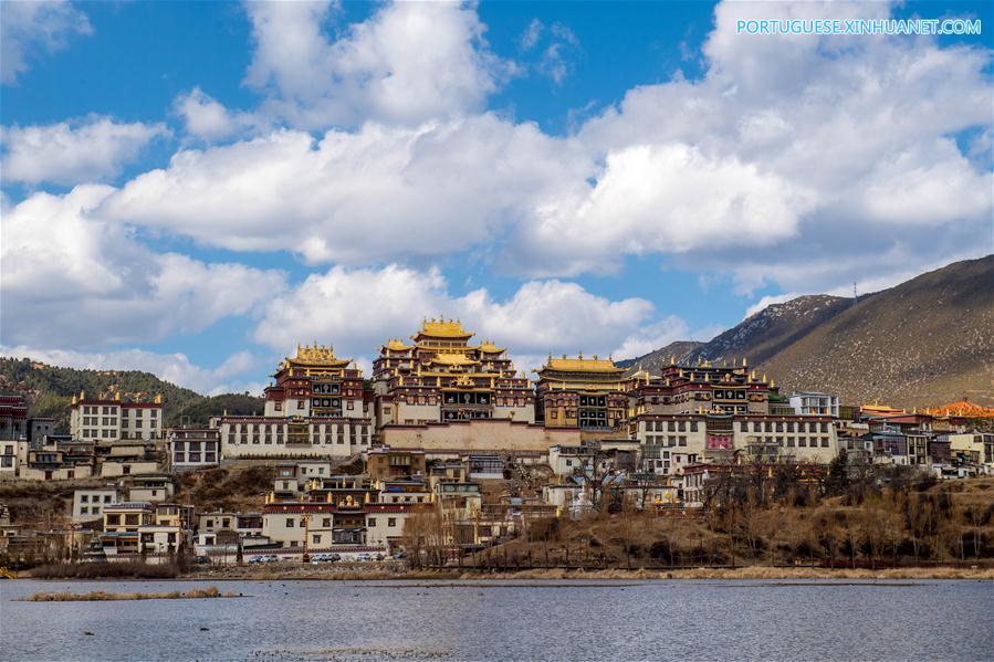 Paisagens da Sub-região Autônoma Tibetana de Diqing em Yunnan