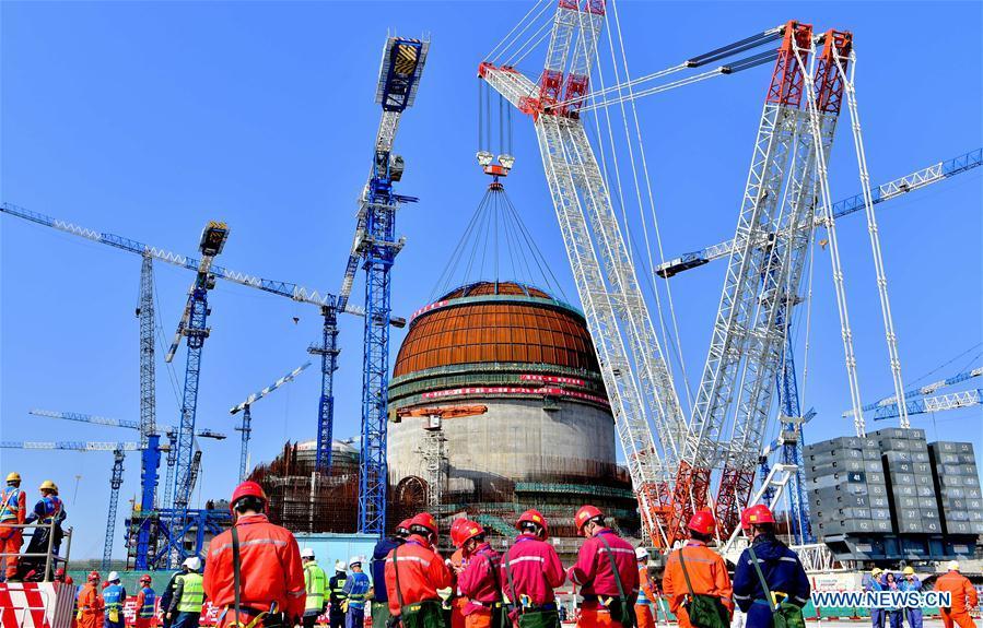 Cúpula hemisférica instalada na unidade nº 6 da usina nuclear Fuqing em Fujian