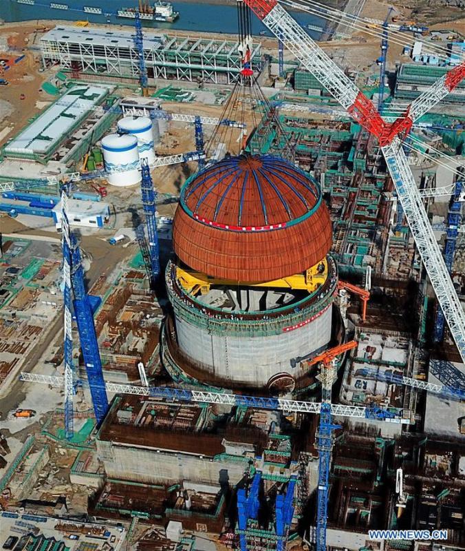 Cúpula hemisférica instalada na unidade nº 6 da usina nuclear Fuqing em Fujian