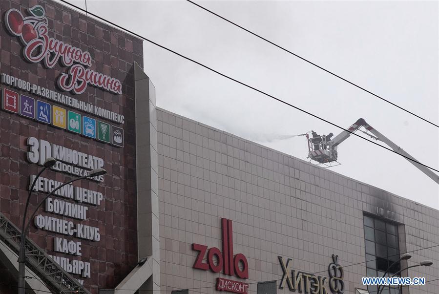 Pelo menos 37 mortes registradas em incêndio num centro comercial russo