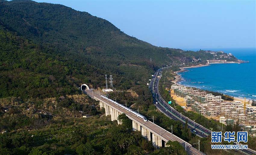 Galeria: Primeira ferrovia circular de alta velocidade do mundo promove turismo na ilha de Hainan