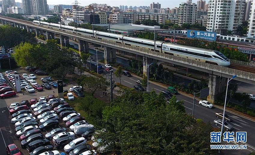 Galeria: Primeira ferrovia circular de alta velocidade do mundo promove turismo na ilha de Hainan