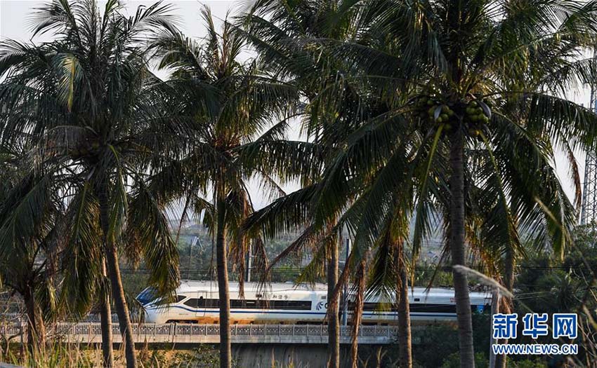 Galeria: Primeira ferrovia circular de alta velocidade do mundo promove turismo na ilha de Hainan