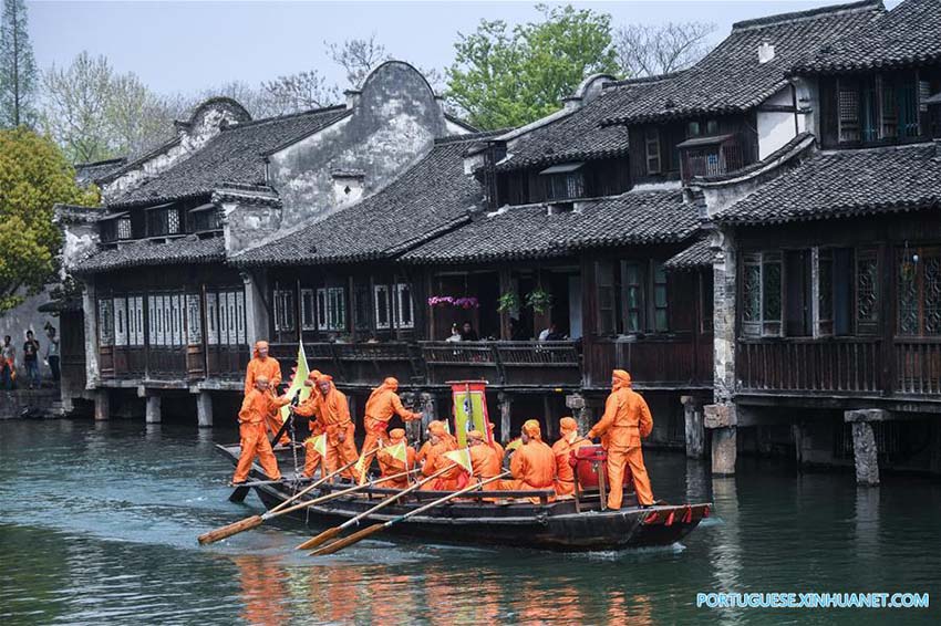 Feira de templo na histórica cidade de Wuzhen