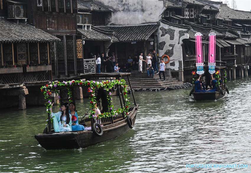 Feira de templo na histórica cidade de Wuzhen