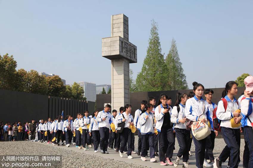 Museu em Memória das Vítimas do Massacre de Nanjing com número elevado de visitantes antes do Festival Qingming