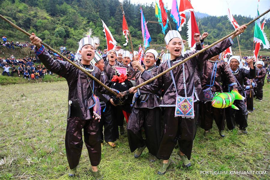 Festival de Luta Livre reúne pessoas de diversas etnias em Guizhou