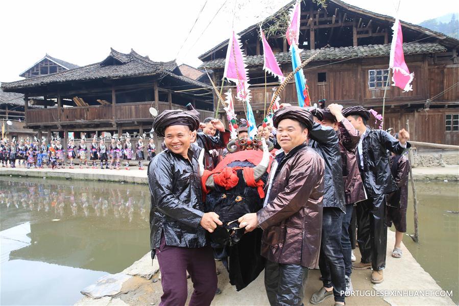 Festival de Luta Livre reúne pessoas de diversas etnias em Guizhou