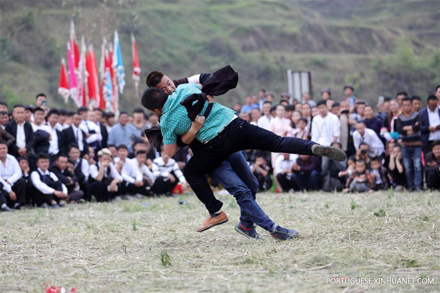 Festival de Luta Livre reúne pessoas de diversas etnias em Guizhou