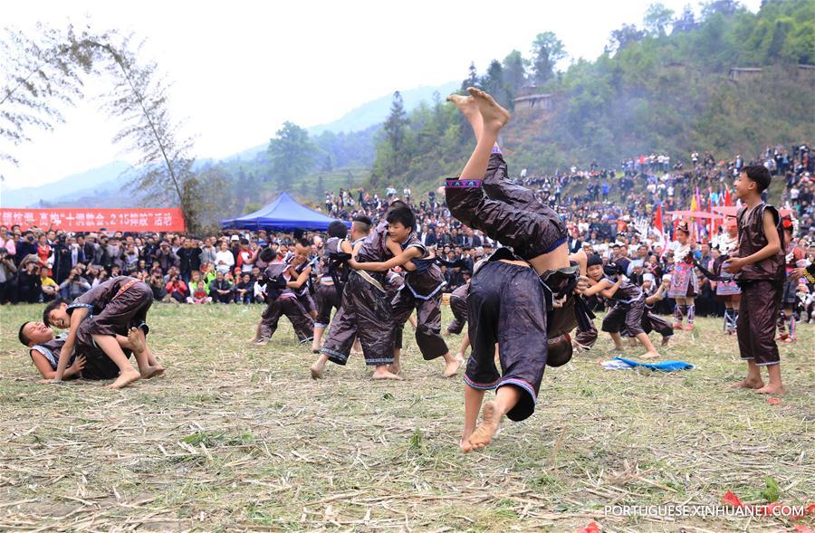 Festival de Luta Livre reúne pessoas de diversas etnias em Guizhou