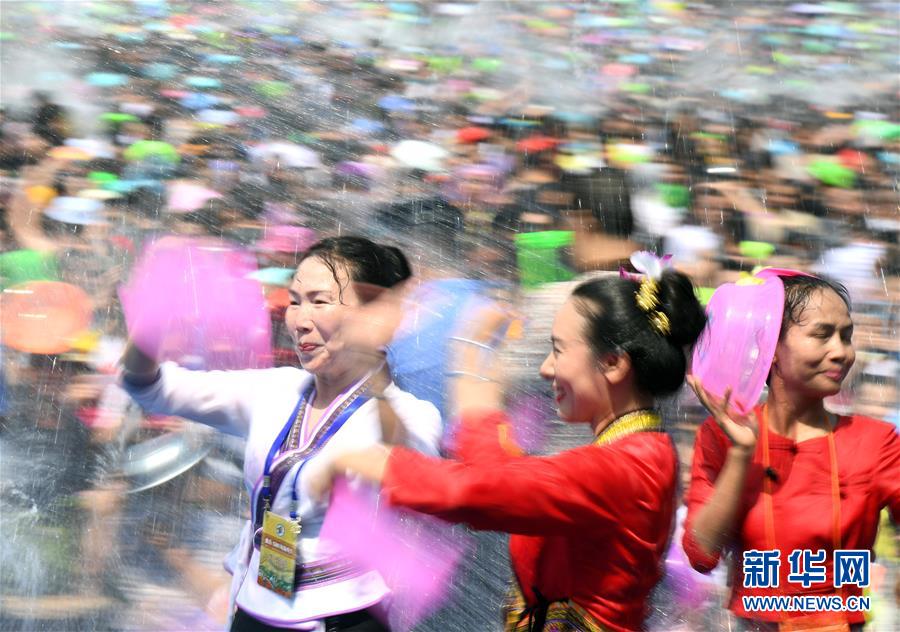 Yunnan realiza Festival de Aspersão de Água