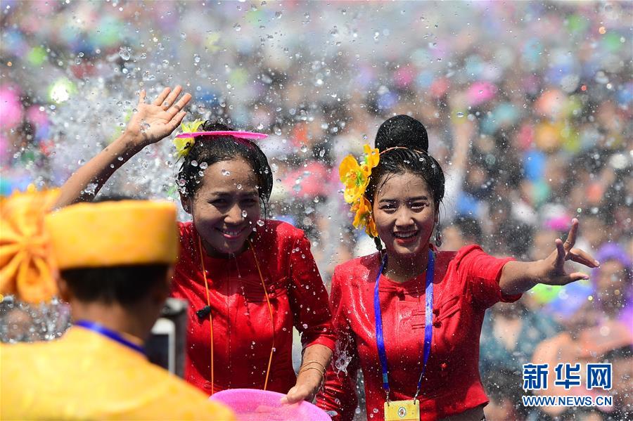 Yunnan realiza Festival de Aspersão de Água