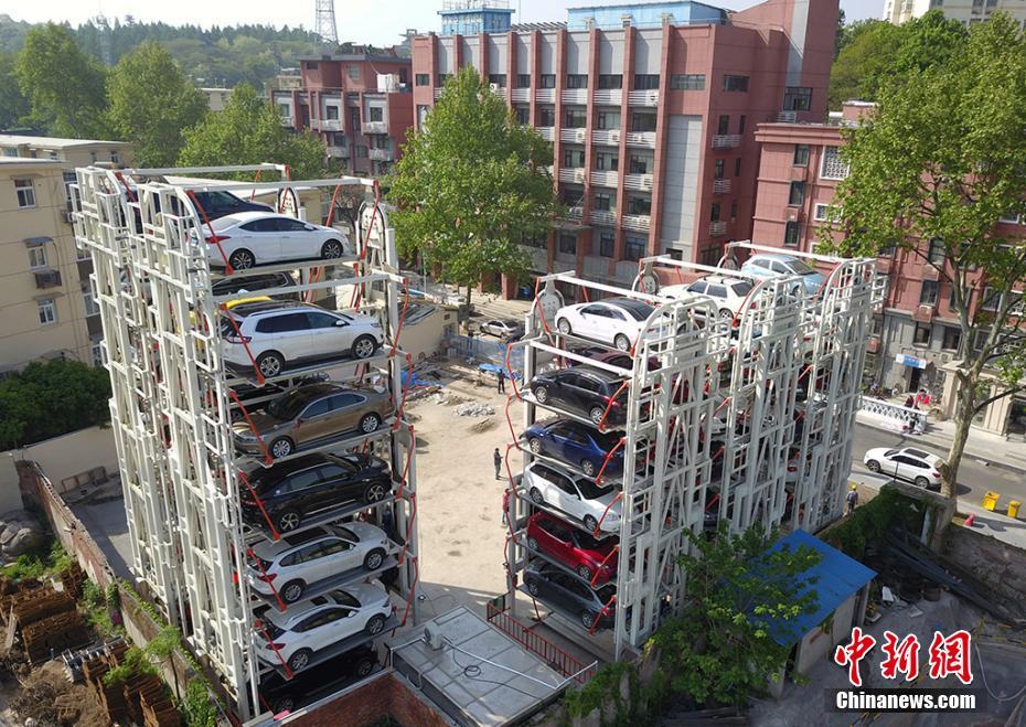 Galeria: Parque de estacionamento vertical resolve problema de falta de espaço em Nanjing