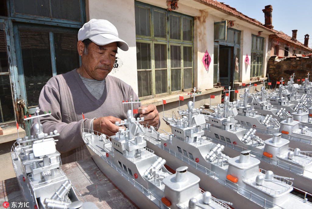 Pescador de Shandong dedica-se à criação de maquetes de navios de guerra