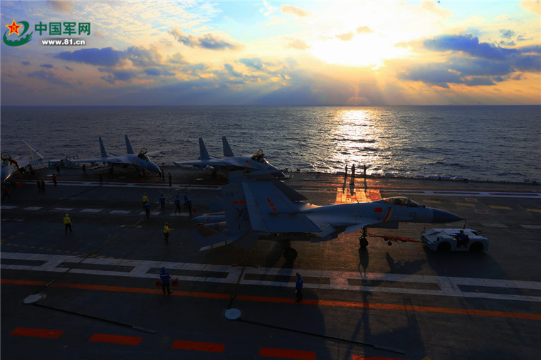 Formação de porta-aviões da China realiza exercício no Pacífico Ocidental