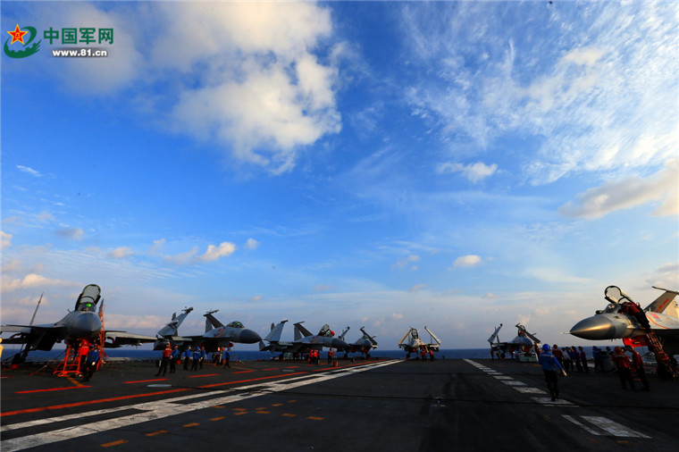 Formação de porta-aviões da China realiza exercício no Pacífico Ocidental