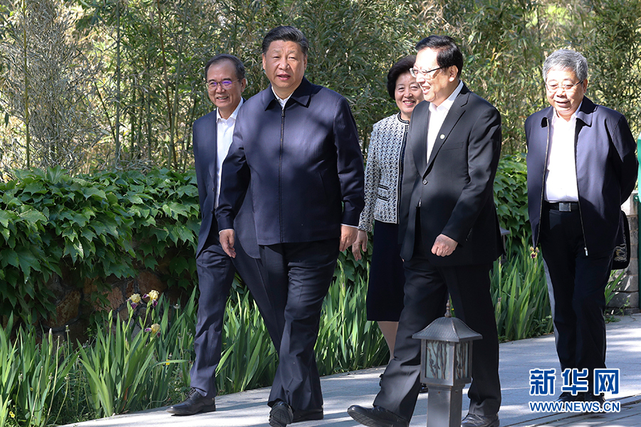 Xi Jinping visita Universidade de Pequim, destaca o papel do ensino superior no país