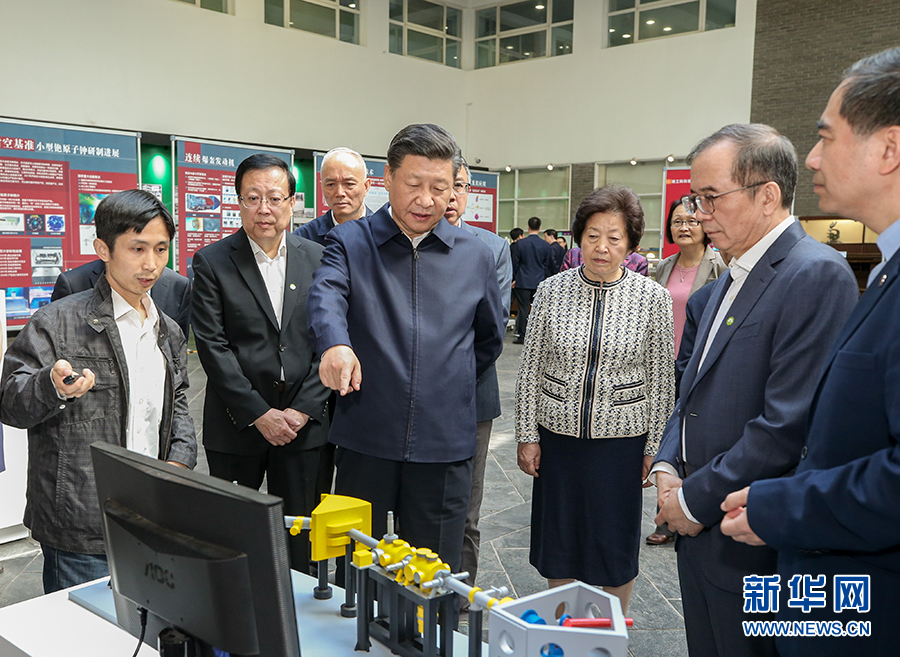 Xi Jinping visita Universidade de Pequim, destaca o papel do ensino superior no país