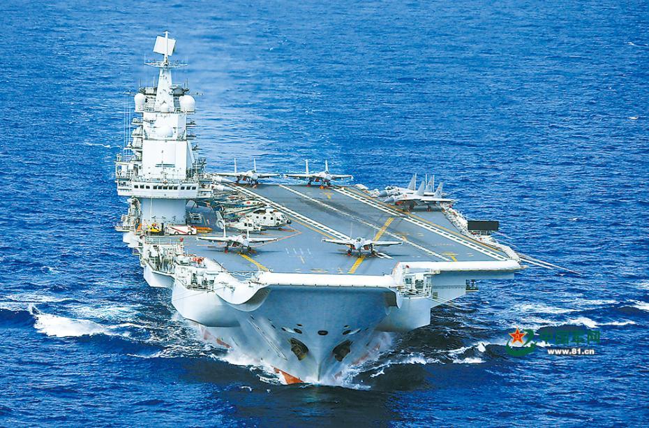Galeria: Frota naval de porta-aviões efetua manobras nas regiões marítimas da China