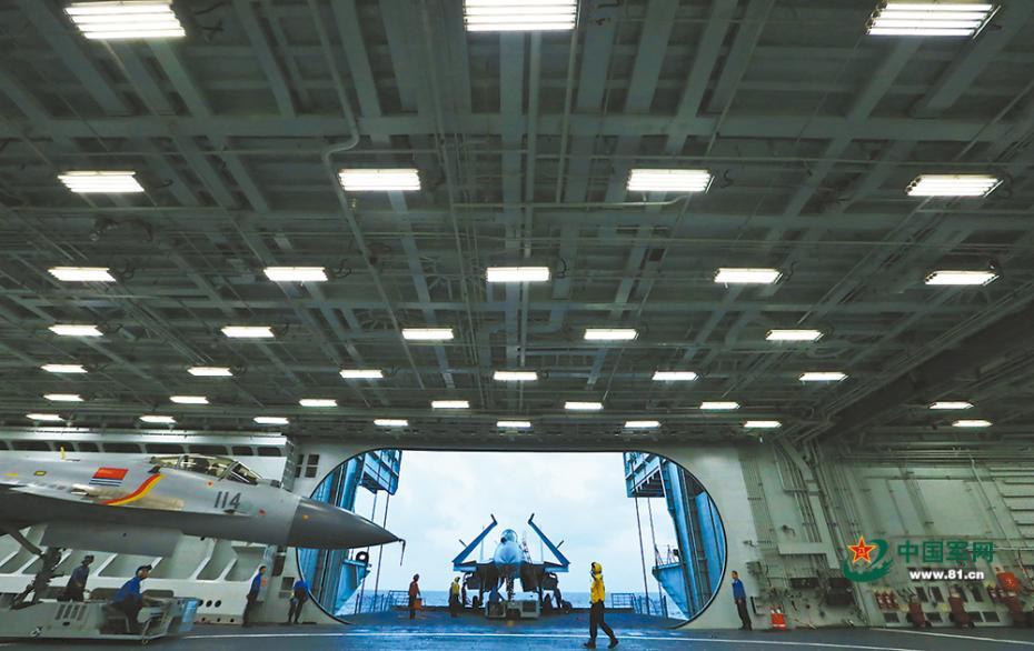 Galeria: Frota naval de porta-aviões efetua manobras nas regiões marítimas da China