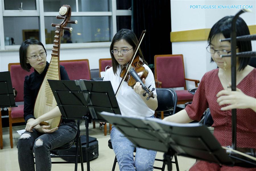 Apresentação musical gratuita realizada em hospital em Beijing