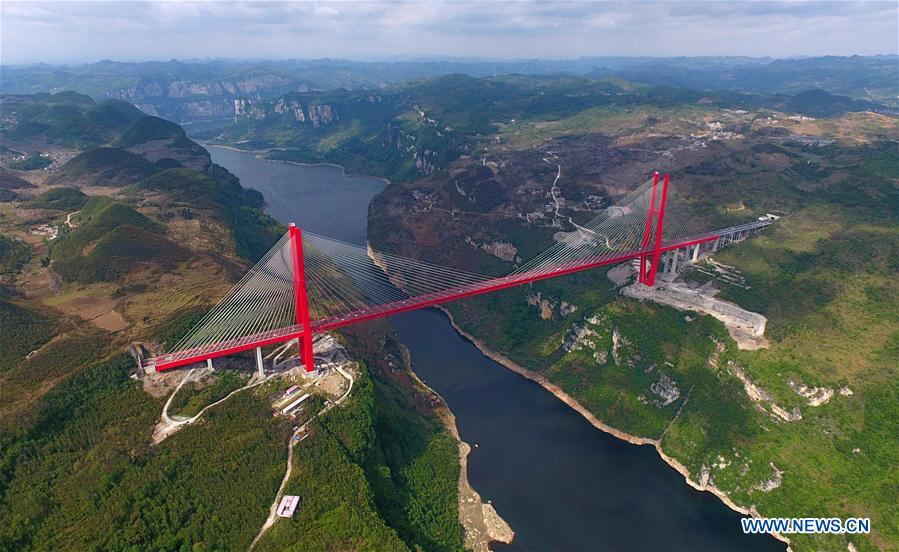 Panorama aéreo: Ponte de Yachihe na autoestrada Guiyang-Qianxi