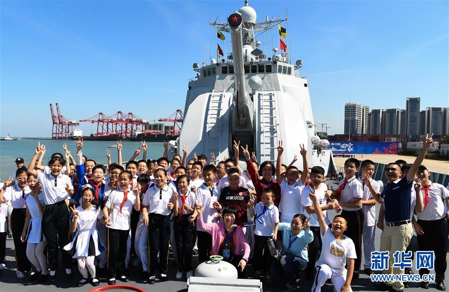 Navio militar “Haikou” aberto ao público