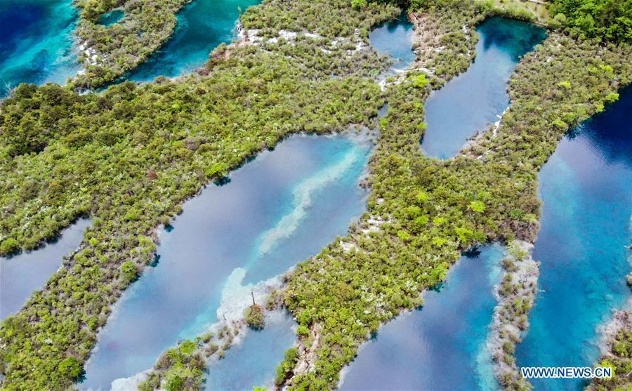 Panorama aéreo: Paisagem de Jiuzhaigou em Sichuan