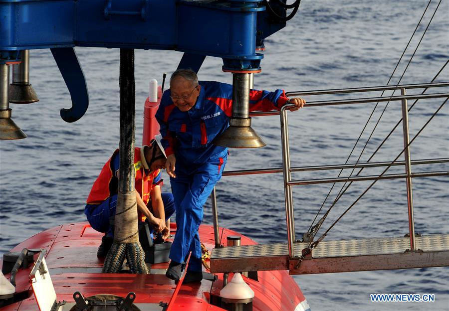 Submersíveis de construção chinesa exploram emanação fria no Mar do Sul da China