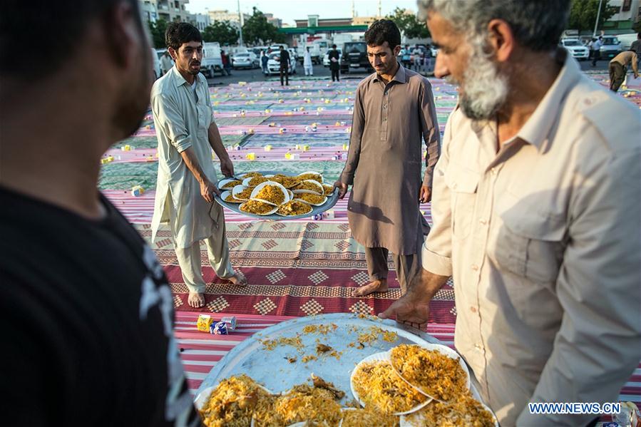 Muçulmanos em todo mundo celebram o Ramadã