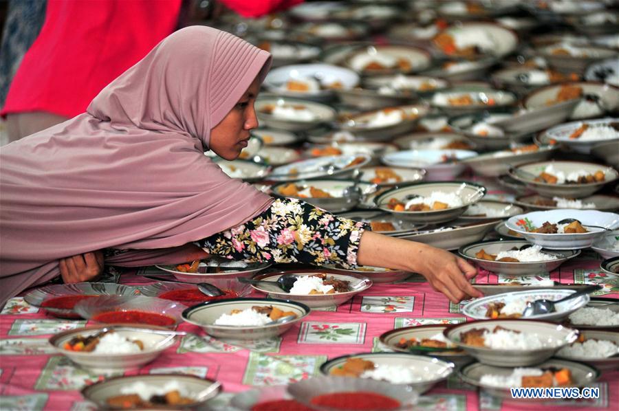 Muçulmanos em todo mundo celebram o Ramadã